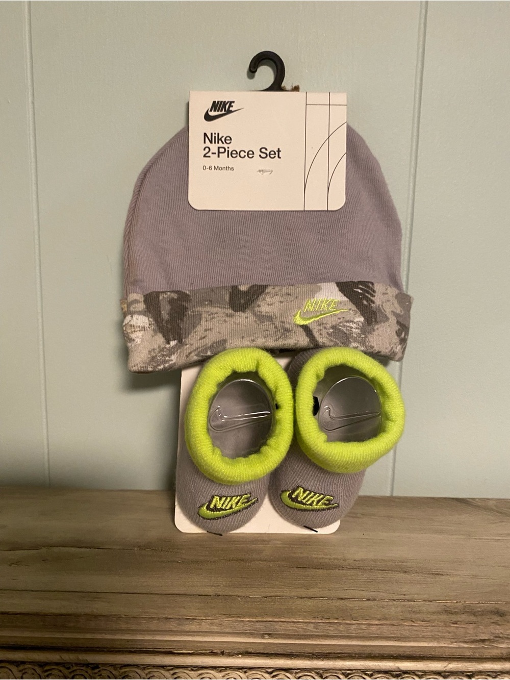NWT Nike Kids Beanie and Bootie Set - Gray with Neon Green 0-6 months